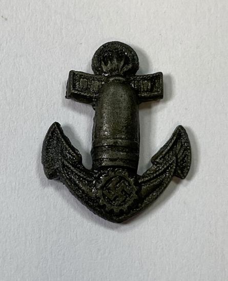 WW2 German Kriegsmarine Female Munition Worker's Badge