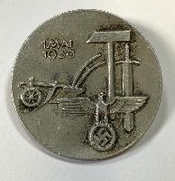 WW2 German 1 Mai 1936 Badge