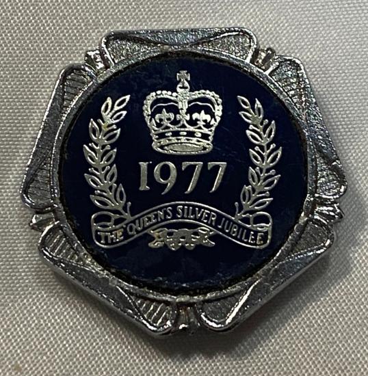Queen's Silver Jubilee 1977 Badge