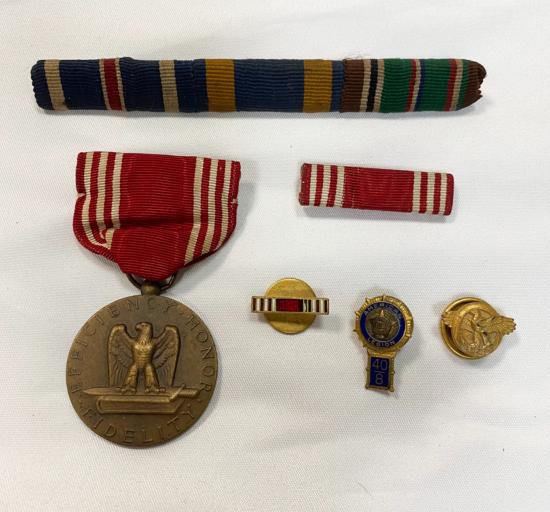U.S. Good Conduct Medal,Ribbon Bar & Lapel Badges