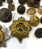 WW1/WW2 British Badge & Button Collection